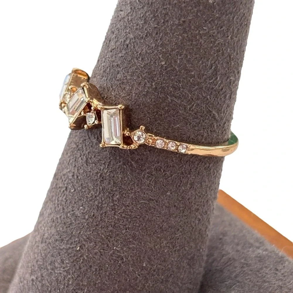 Baguette Band Ring Gold Tone Size 7.25 Icy Clear Rhinestones‎ Dainty Timeless
